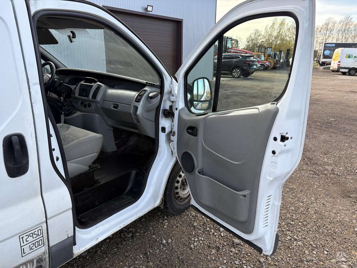 Opel Vivaro 2004 — photo 20