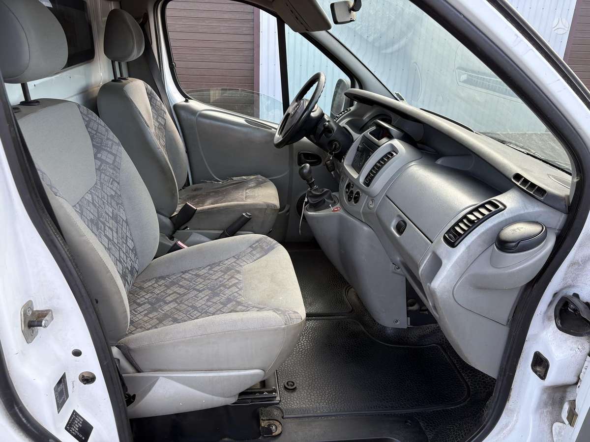 Opel Vivaro 2004 — photo 21