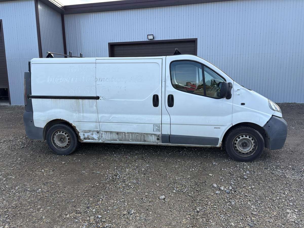 Opel Vivaro 2004 — engine 1900 cm³