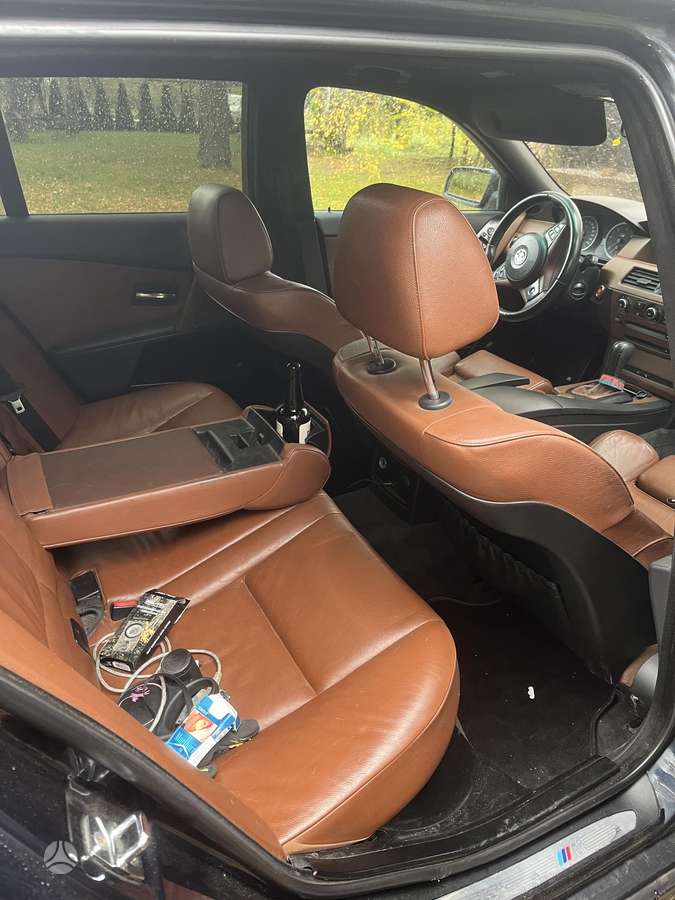 BMW 530 2006 — rear view