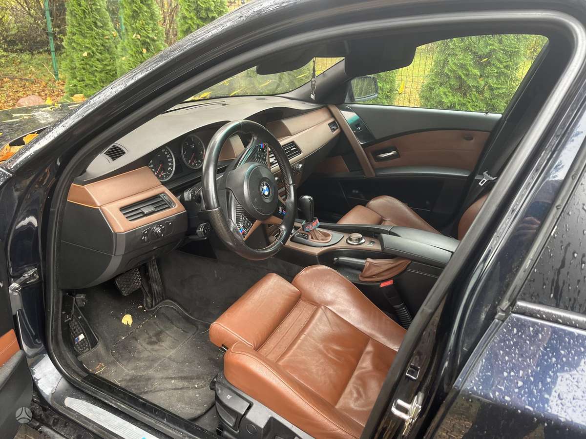 BMW 530 2006 — interior