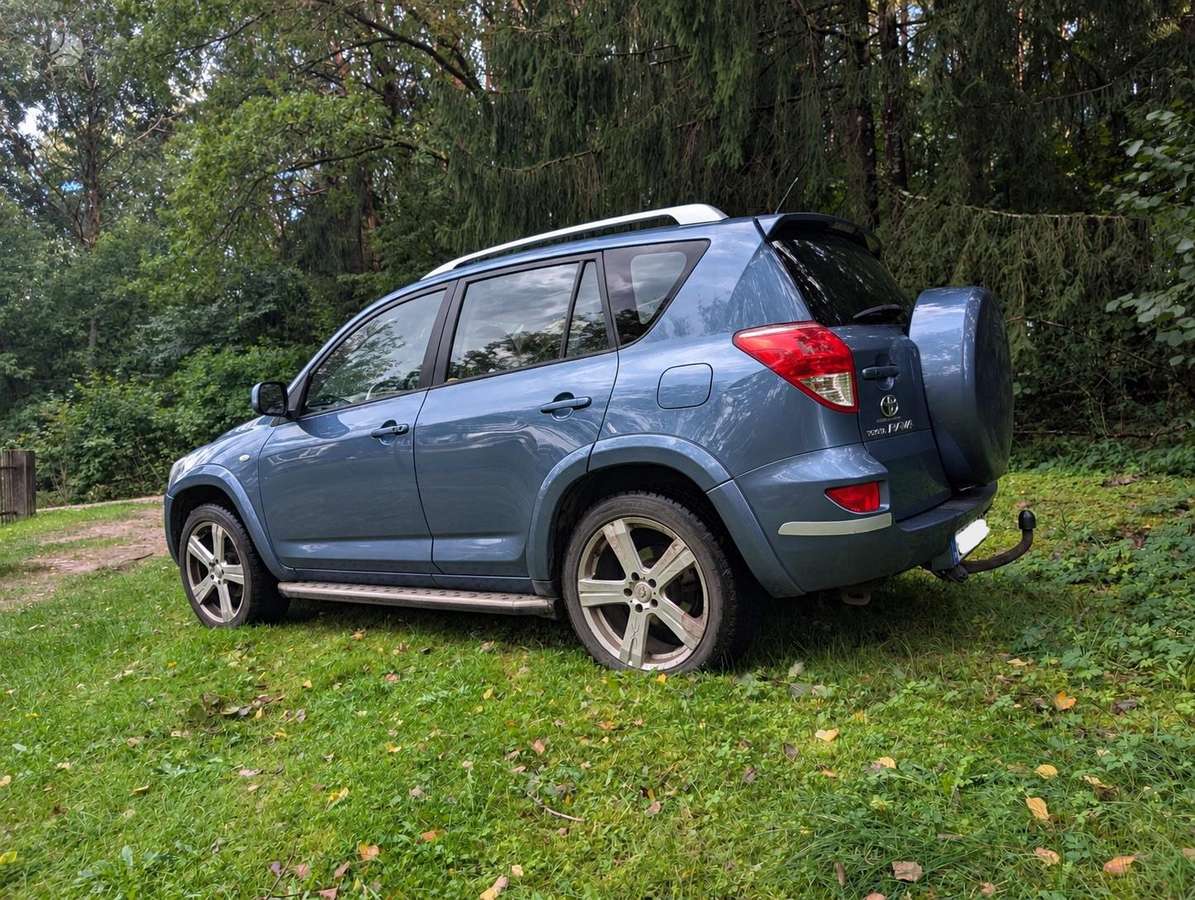 Toyota RAV4 2006 — rear view