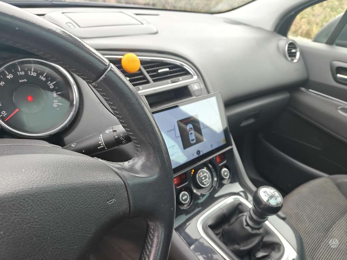 Peugeot 5008 2010 — photo 11