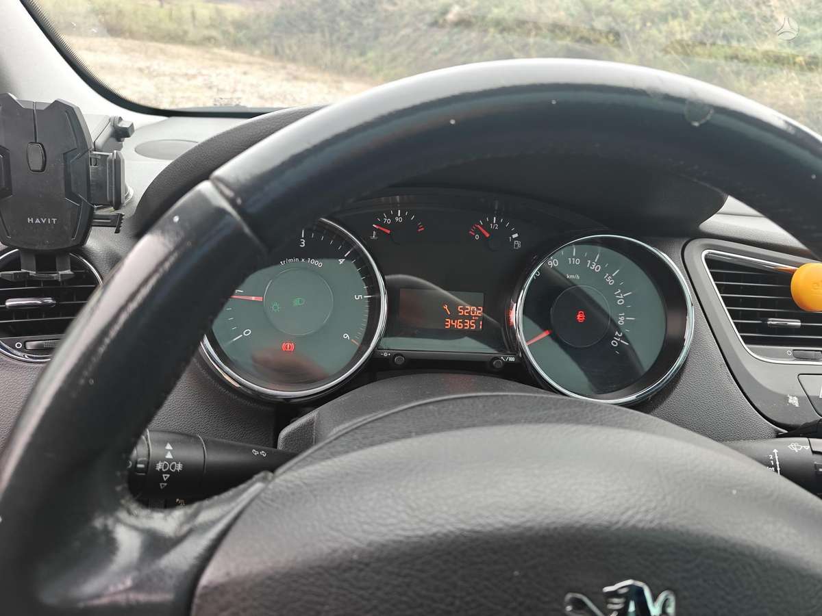 Peugeot 5008 2010 — photo 12