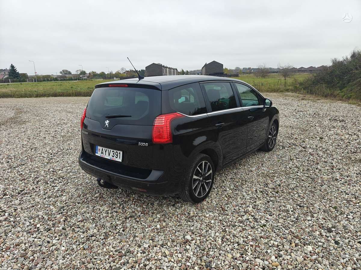 Peugeot 5008 2010 — engine 1600 cm³, 111 HP (82kW)