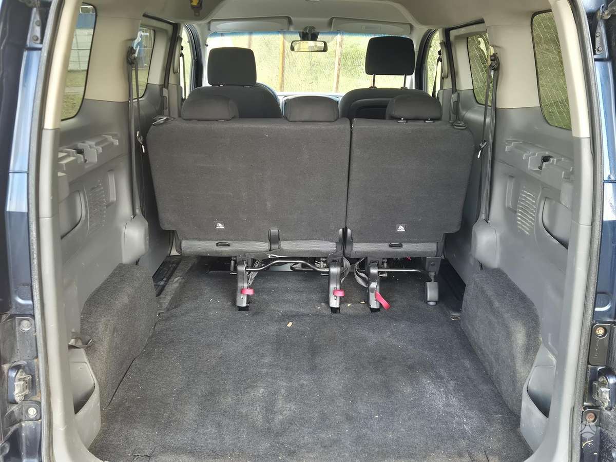 Nissan NV200 2010 — photo 10