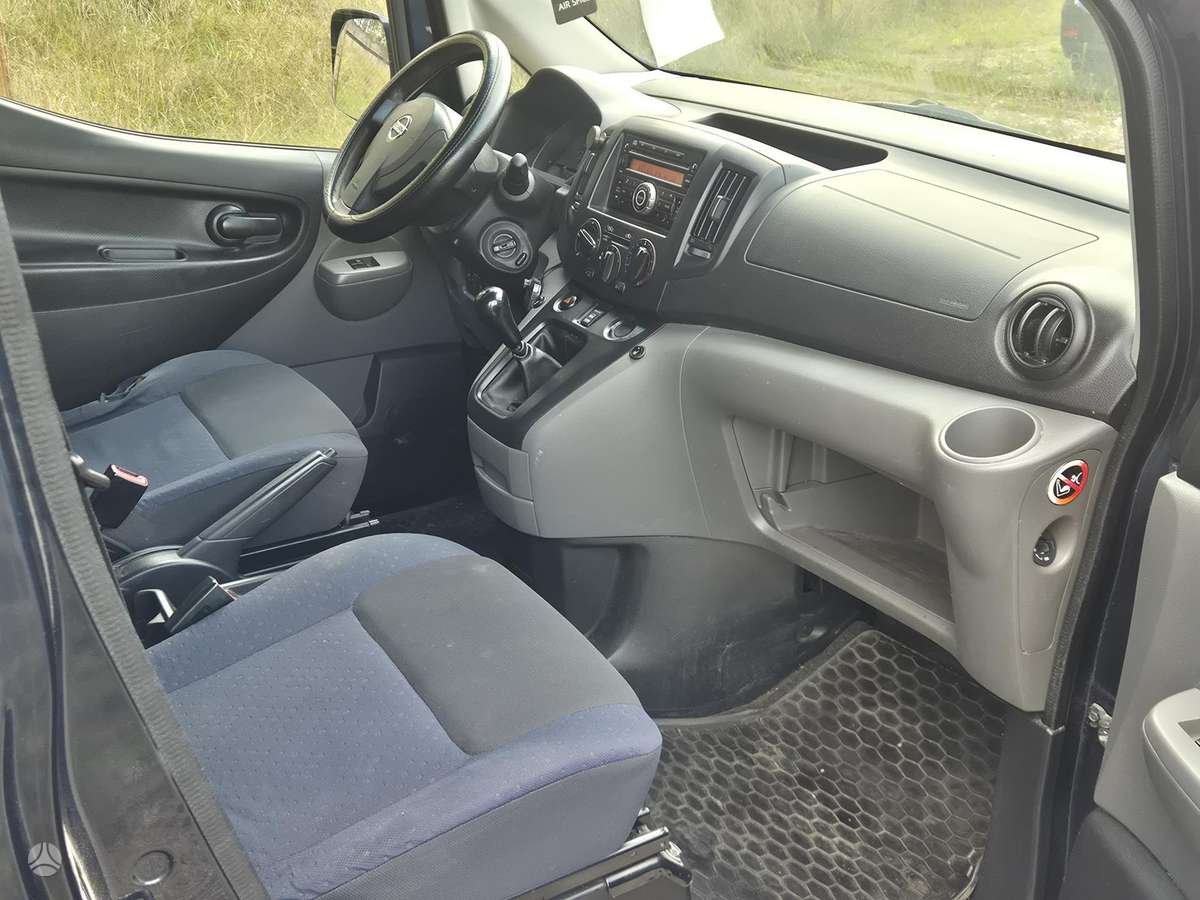 Nissan NV200 2010 — photo 6