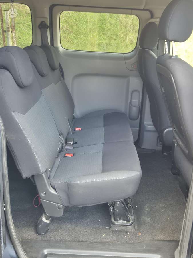 Nissan NV200 2010 — photo 7