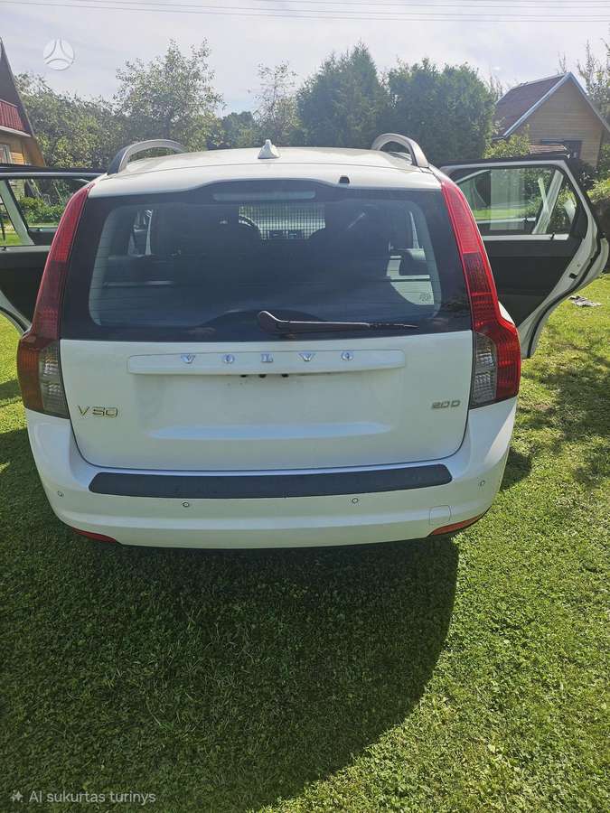 Volvo V50 2010 — photo 11