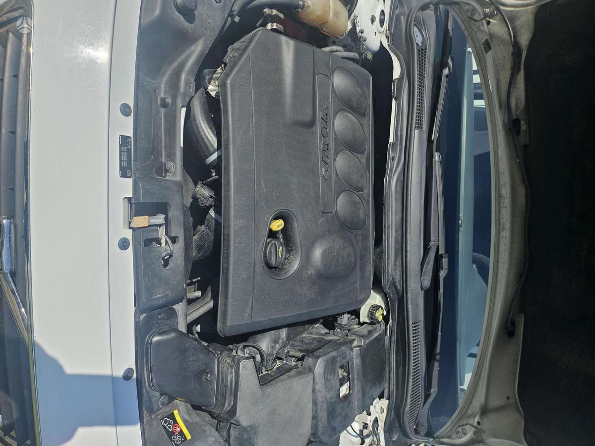 Volvo V50 2010 — photo 14