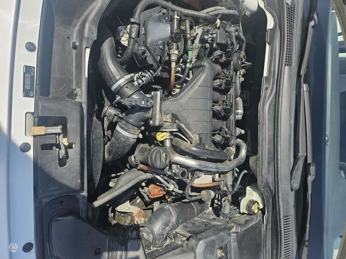 Volvo V50 2010 — photo 15