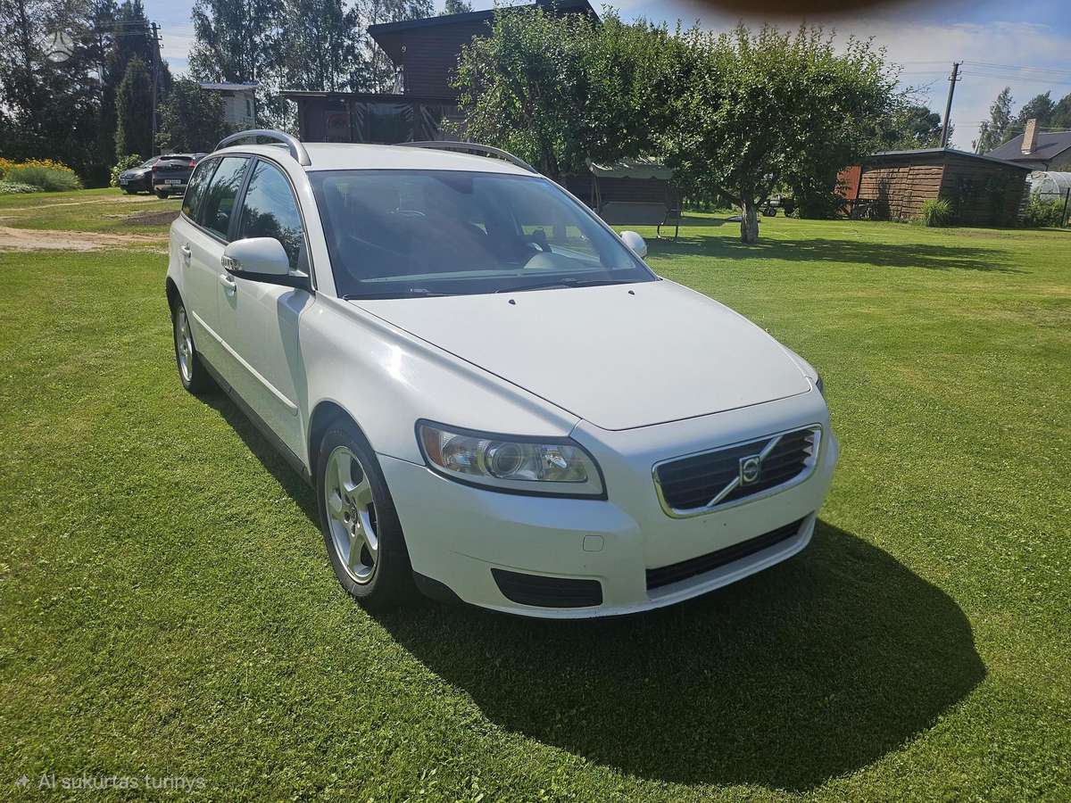 Volvo V50 2010 — rear view