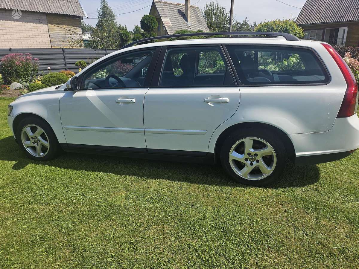 Volvo V50 2010 — photo 5