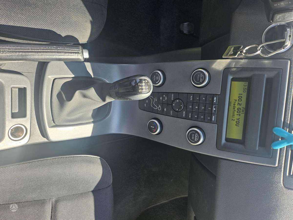 Volvo V50 2010 — photo 6