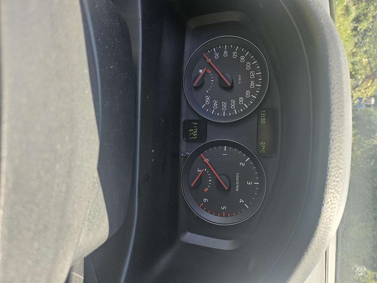 Volvo V50 2010 — photo 7