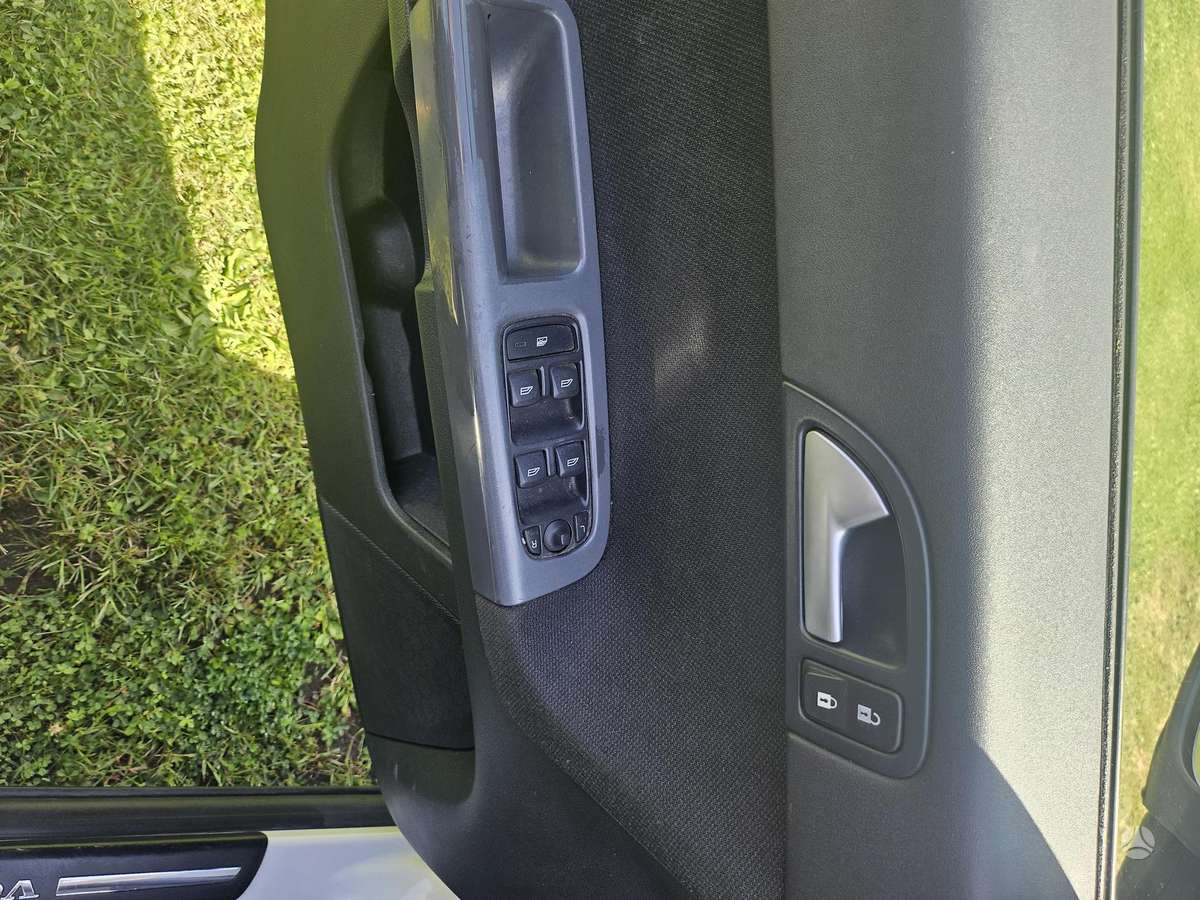 Volvo V50 2010 — photo 8