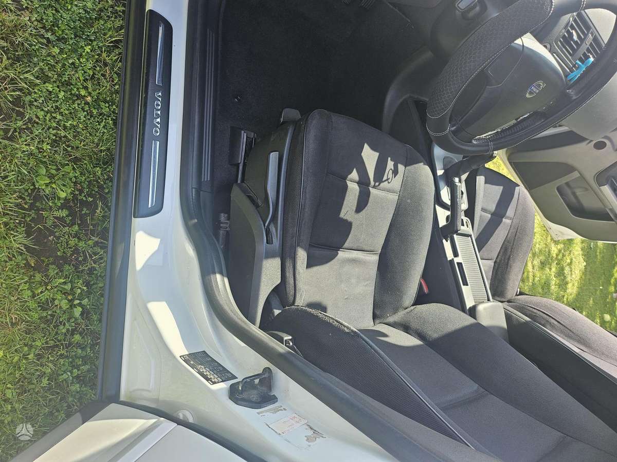 Volvo V50 2010 — photo 9