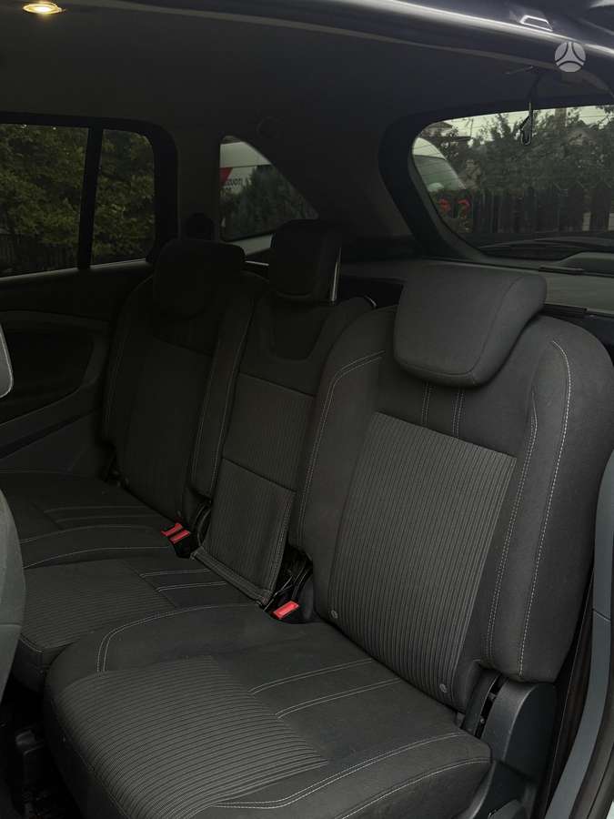 Ford Grand 2011 — photo 7