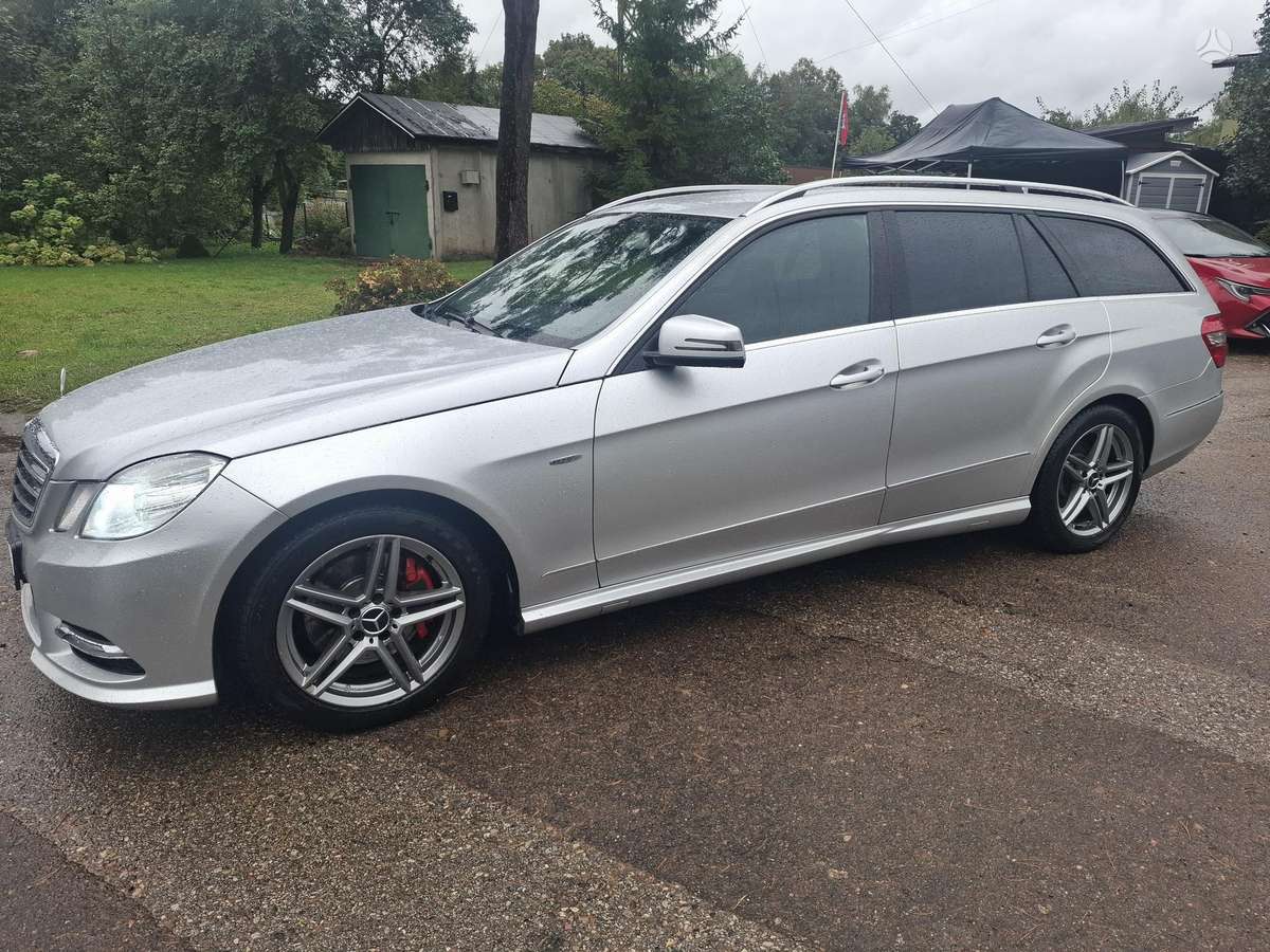Mercedes-Benz E220 2013 — photo 11