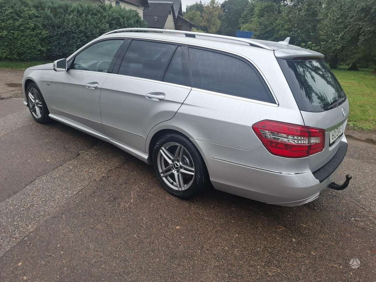 Mercedes-Benz E220 2013 — photo 12