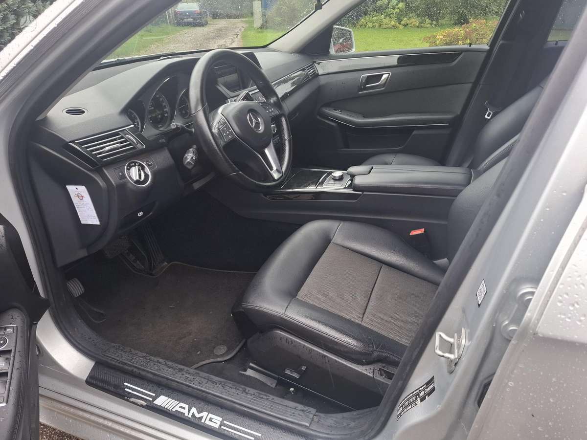 Mercedes-Benz E220 2013 — photo 13