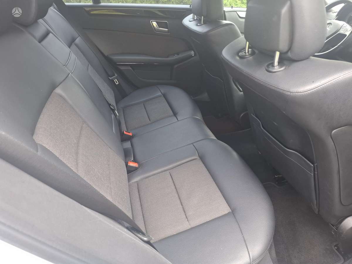 Mercedes-Benz E220 2013 — photo 16