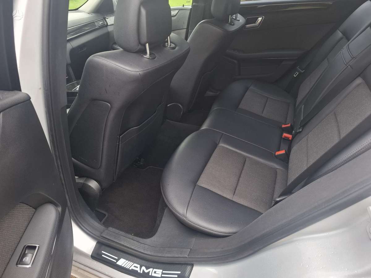 Mercedes-Benz E220 2013 — photo 17