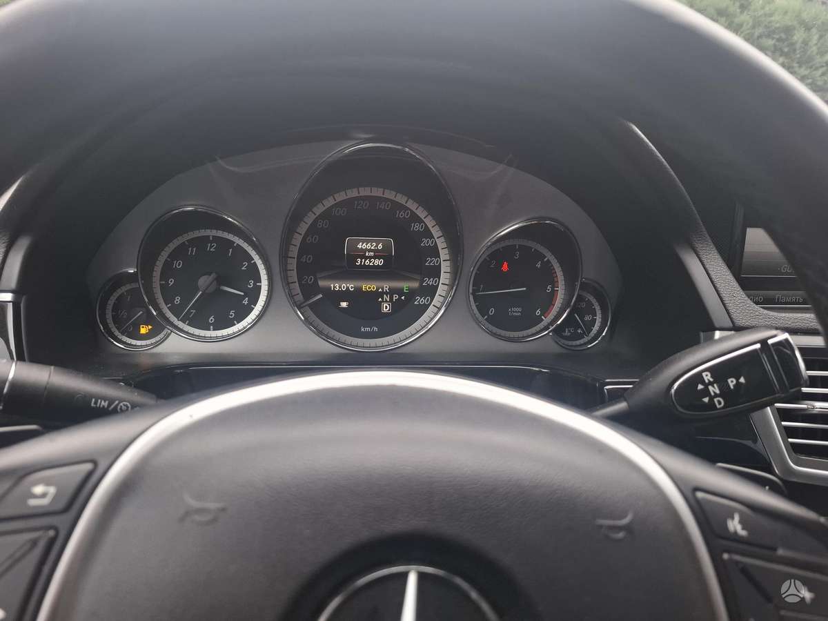 Mercedes-Benz E220 2013 — photo 18