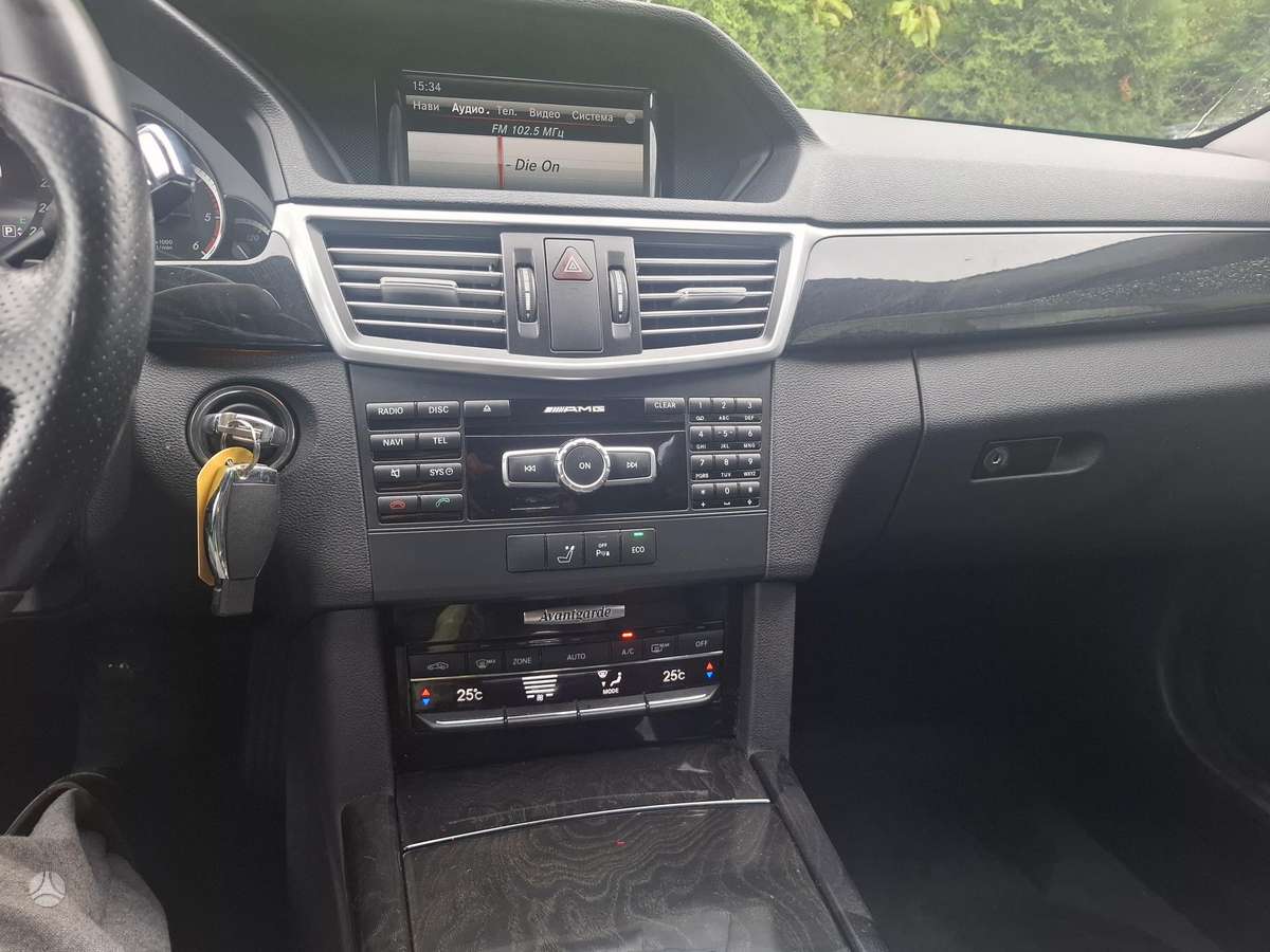 Mercedes-Benz E220 2013 — photo 19