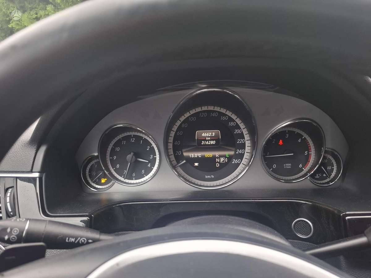 Mercedes-Benz E220 2013 — photo 20