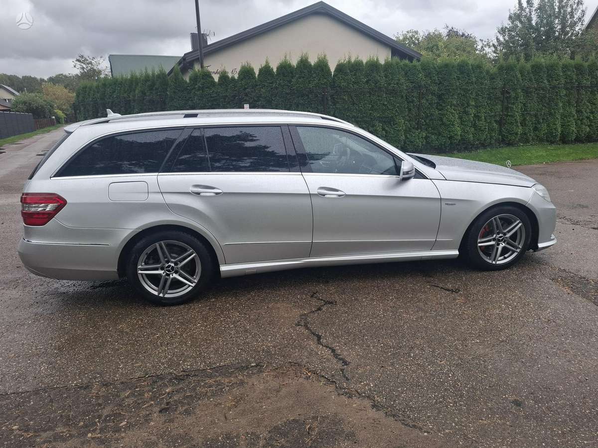 Mercedes-Benz E220 2013 — photo 8