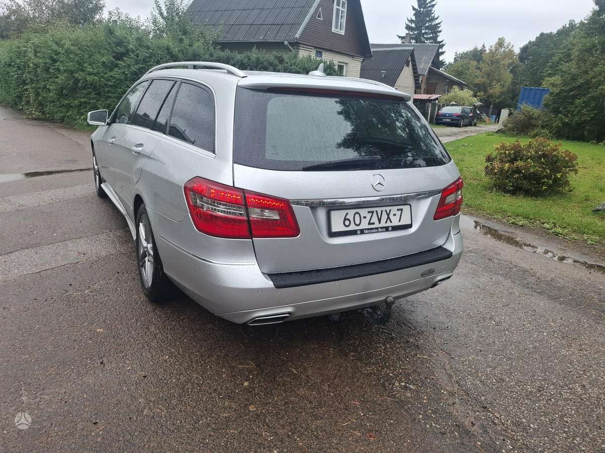 Mercedes-Benz E220 2013 — photo 9