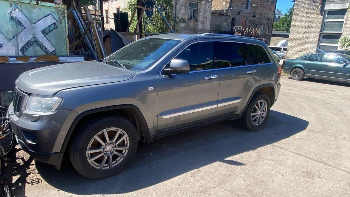 Jeep Grand 2011 — rear view