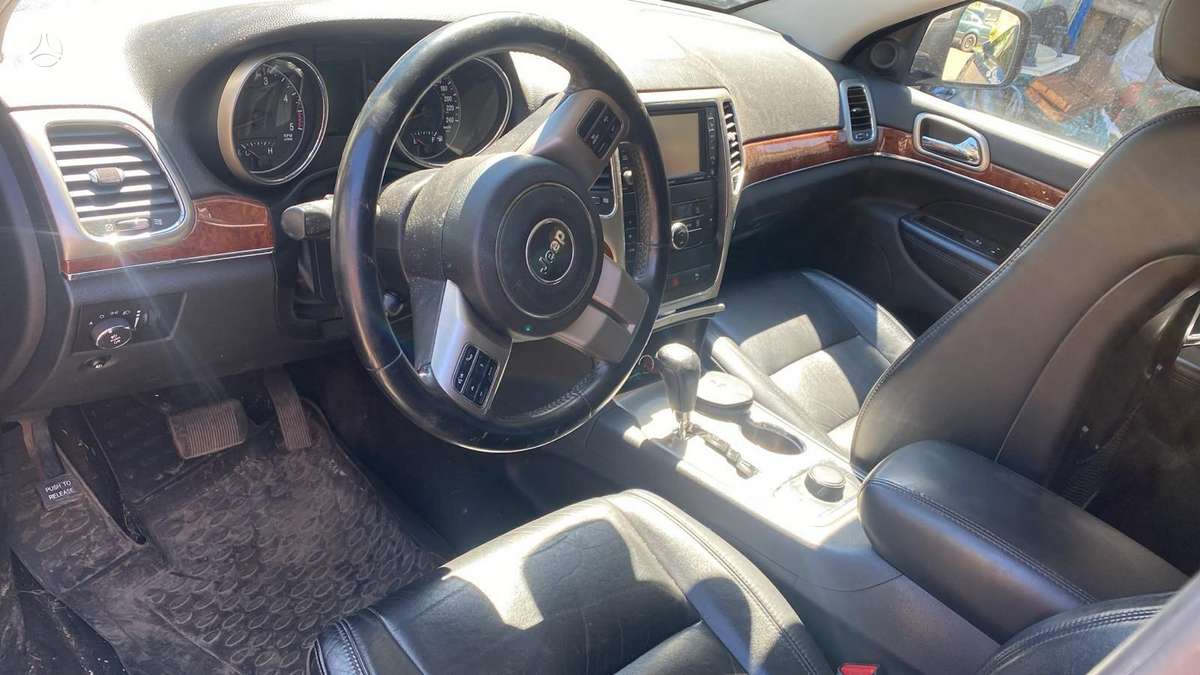 Jeep Grand 2011 — engine 3000 cm³