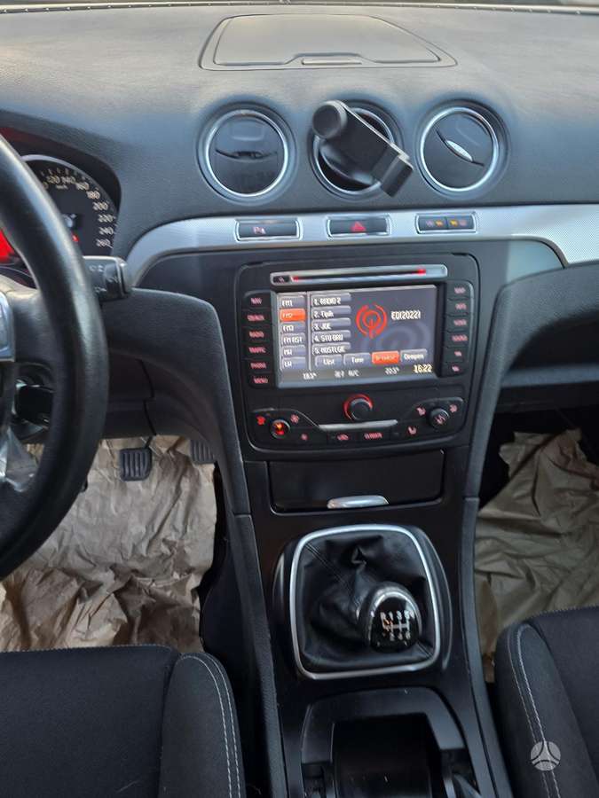 Ford S-MAX 2014 — photo 12