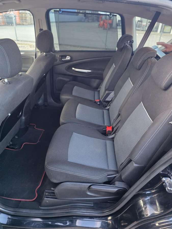 Ford S-MAX 2014 — photo 16