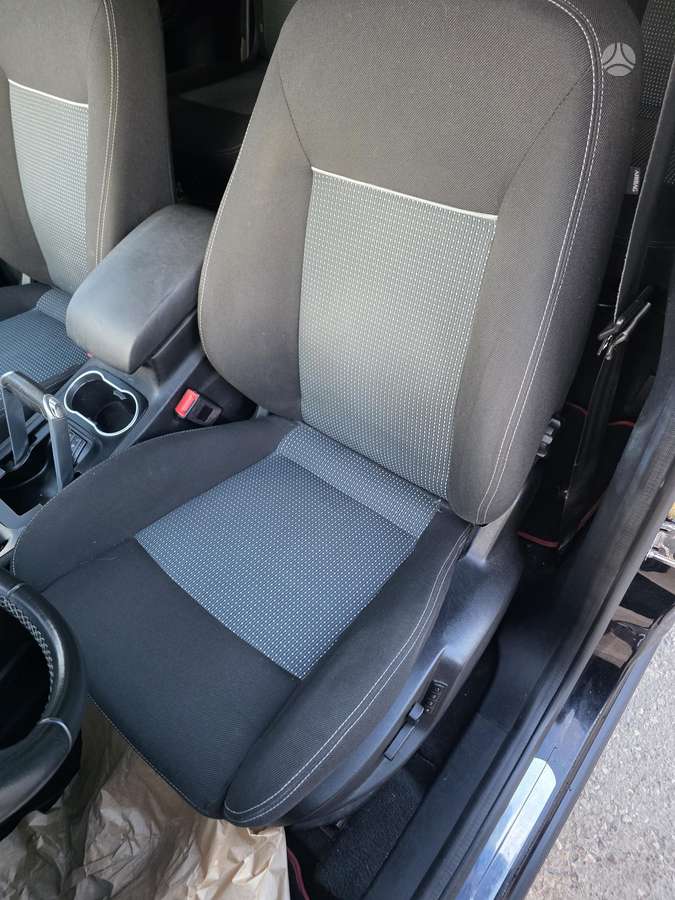 Ford S-MAX 2014 — photo 21