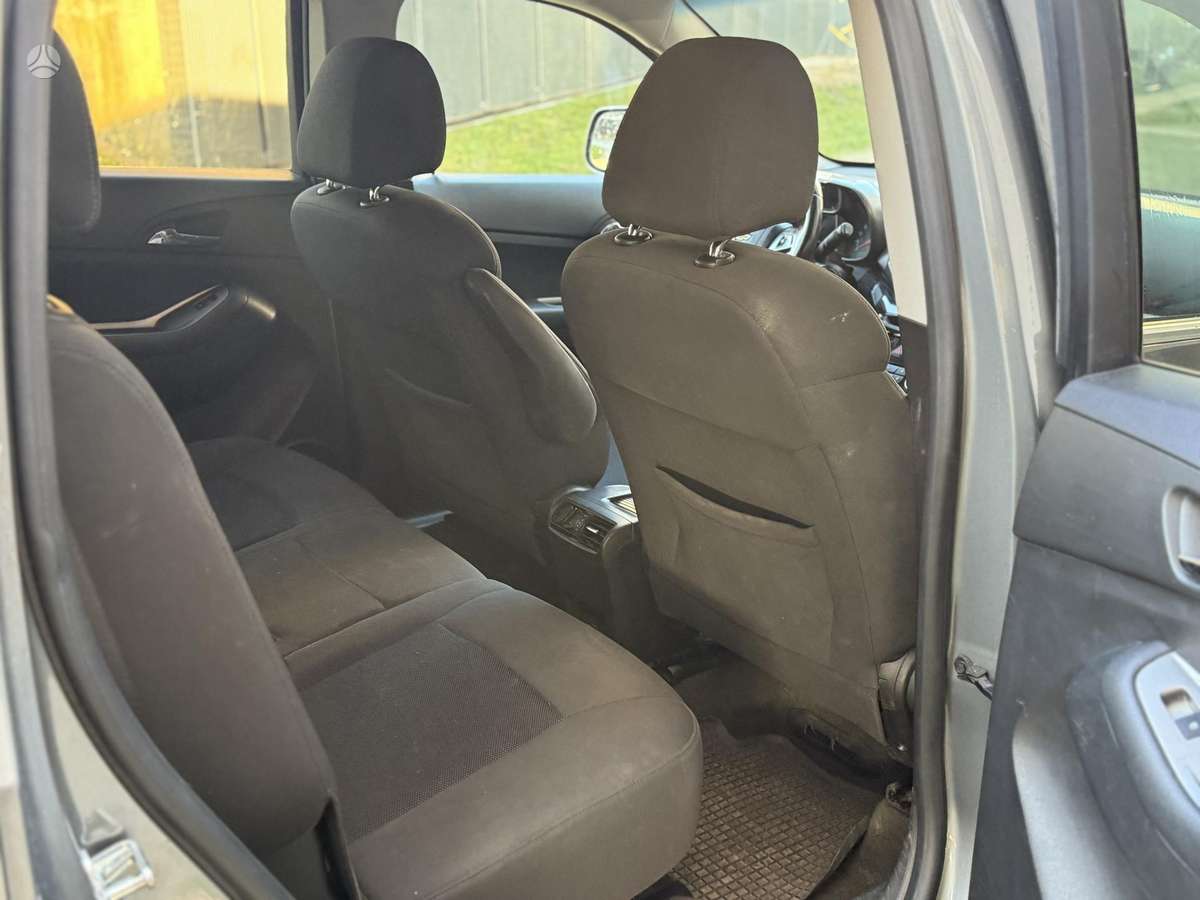 Chevrolet Orlando 2011 — photo 10