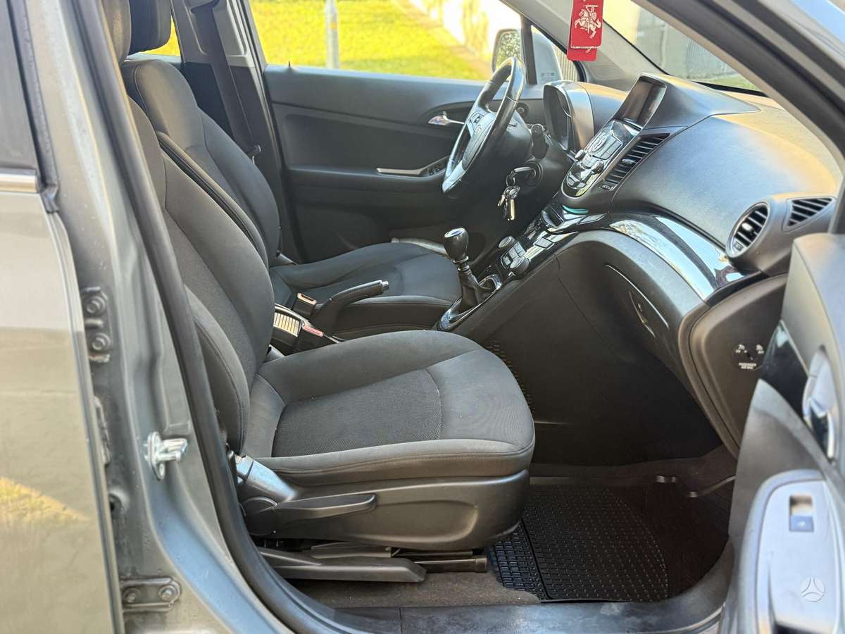 Chevrolet Orlando 2011 — photo 11