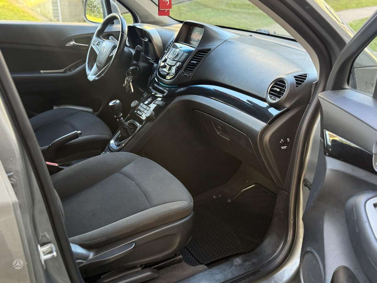Chevrolet Orlando 2011 — photo 12