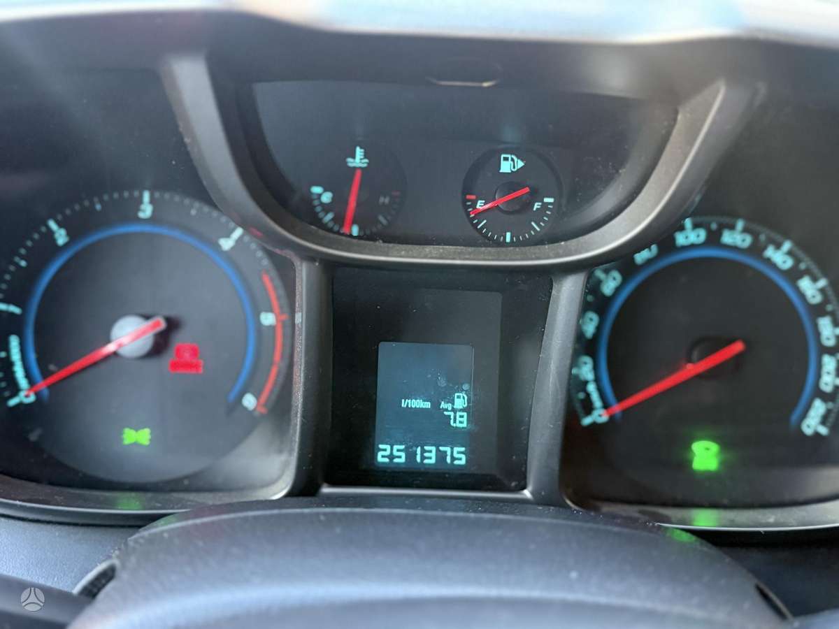Chevrolet Orlando 2011 — photo 16