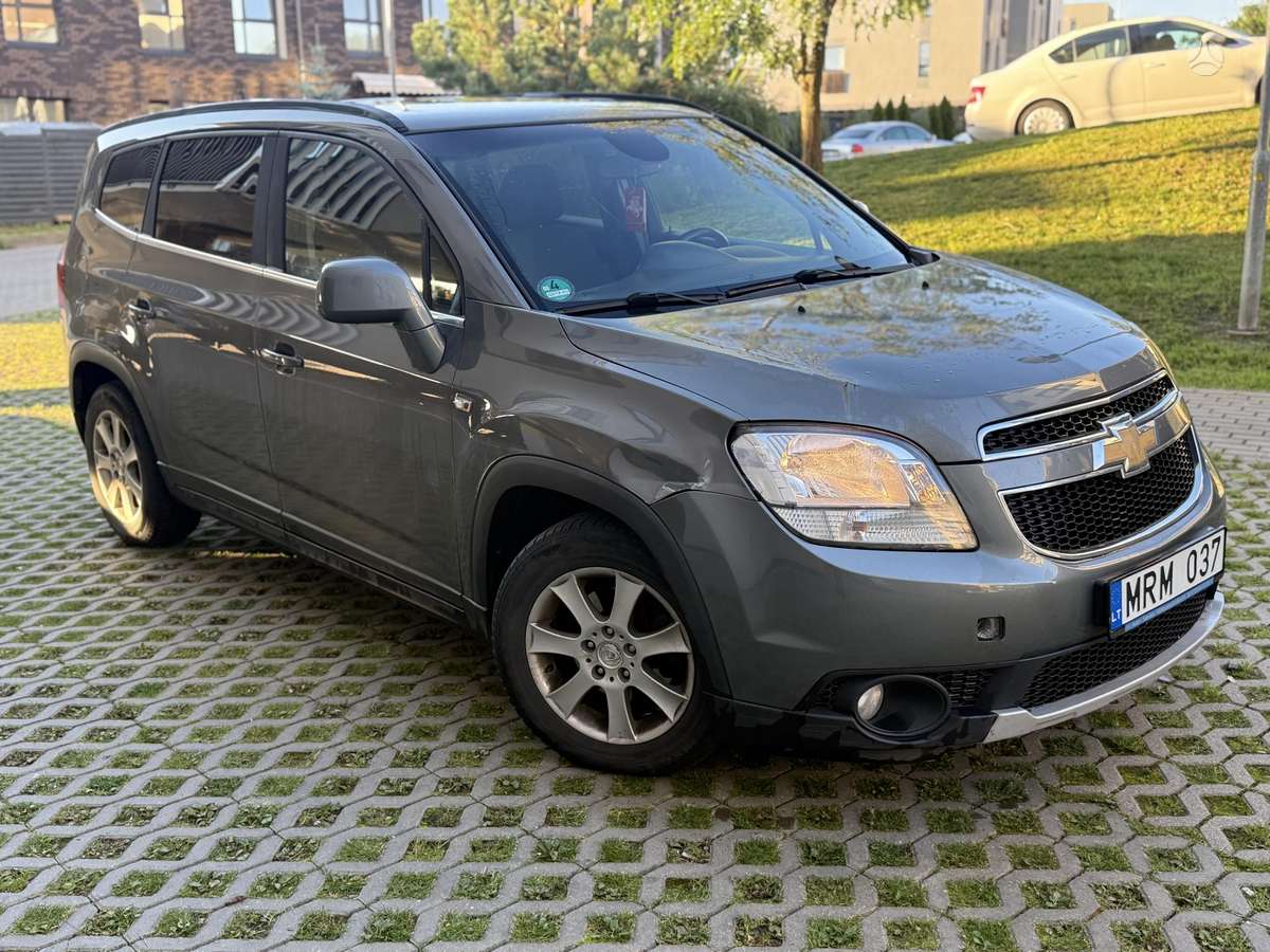 Chevrolet Orlando 2011 — rear view