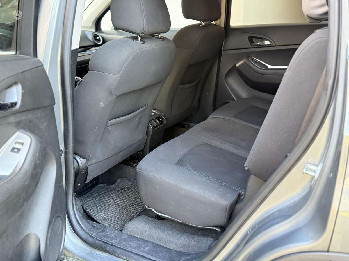 Chevrolet Orlando 2011 — photo 9