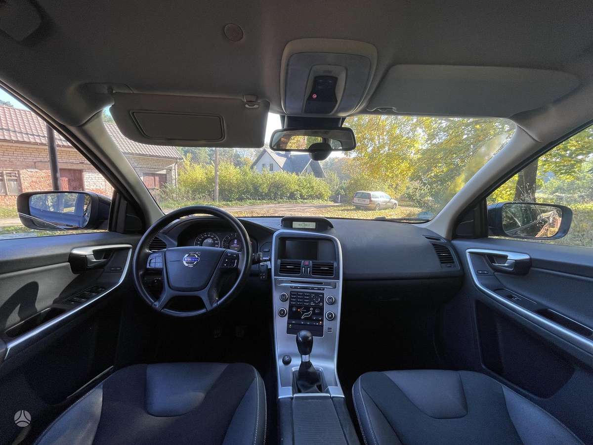 Volvo XC60 2010 — photo 17