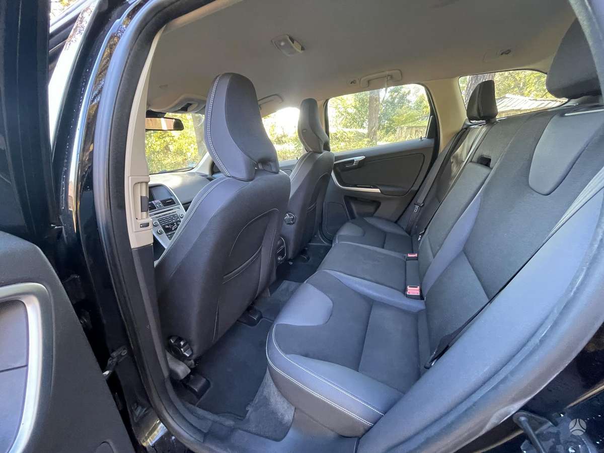 Volvo XC60 2010 — photo 19