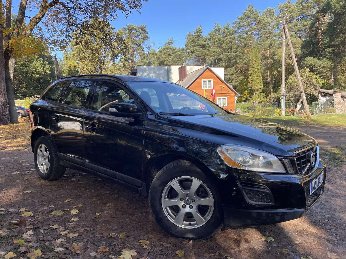 Volvo XC60 2010 — rear view