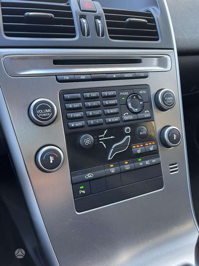 Volvo XC60 2010 — photo 20