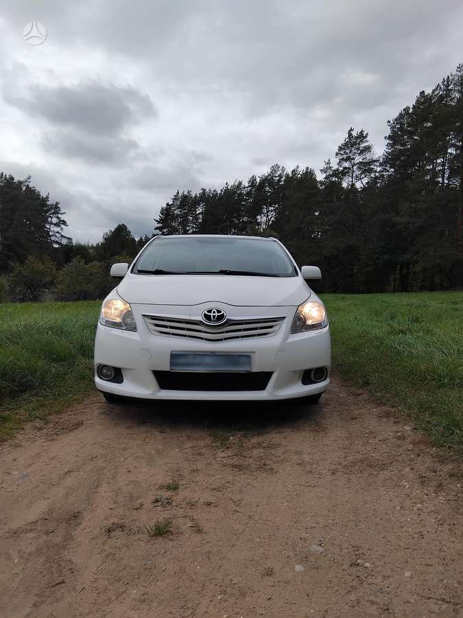 Toyota Verso 2012 — engine 2000 cm³, 126 HP (93kW)
