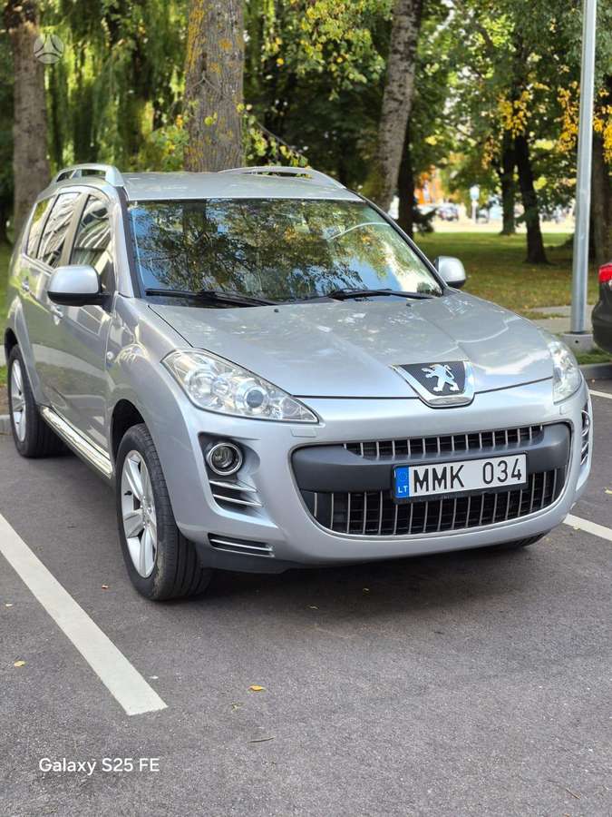Peugeot 4007 2011 — interior