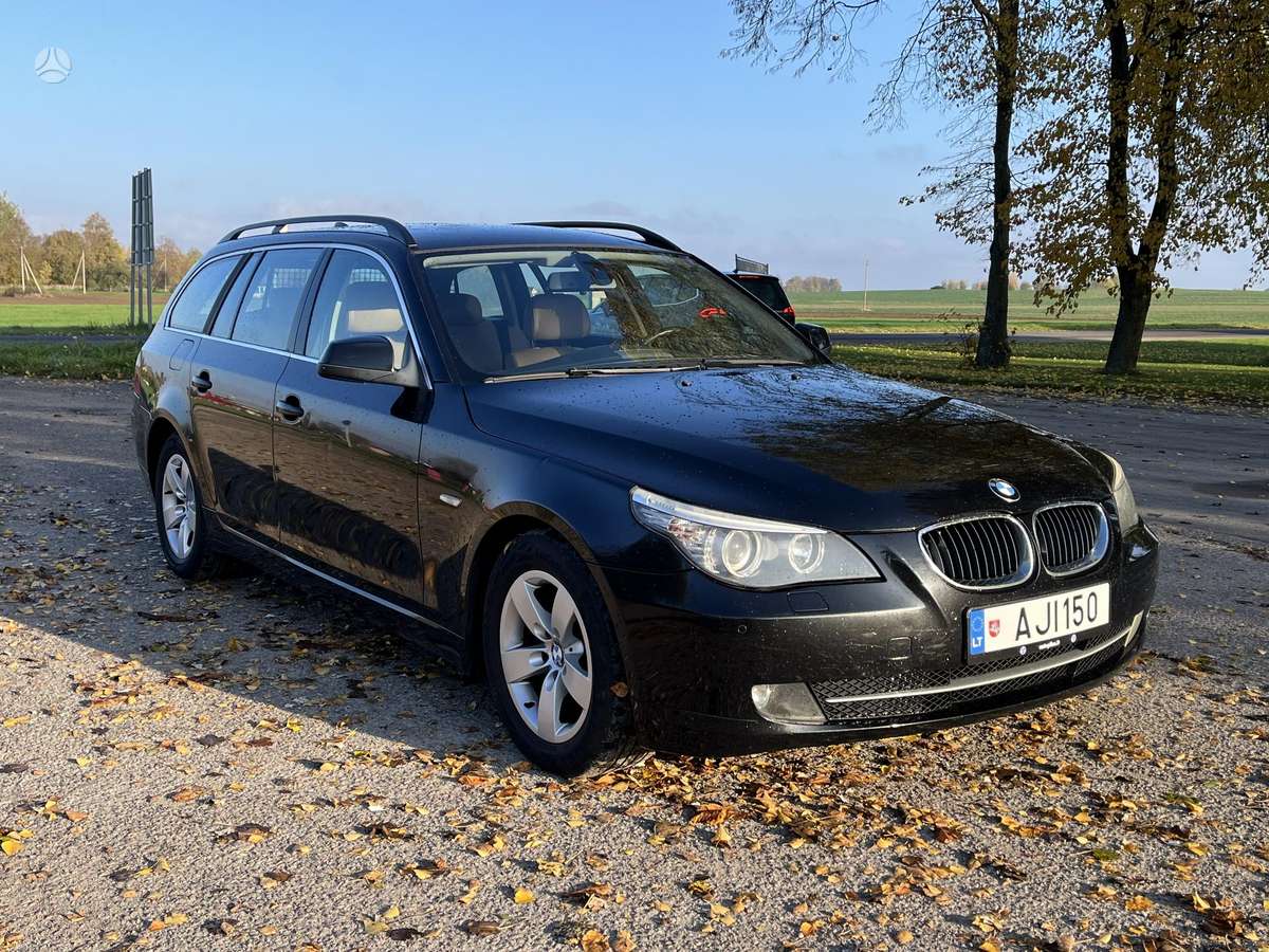 BMW 520 2009 — вигляд ззаду